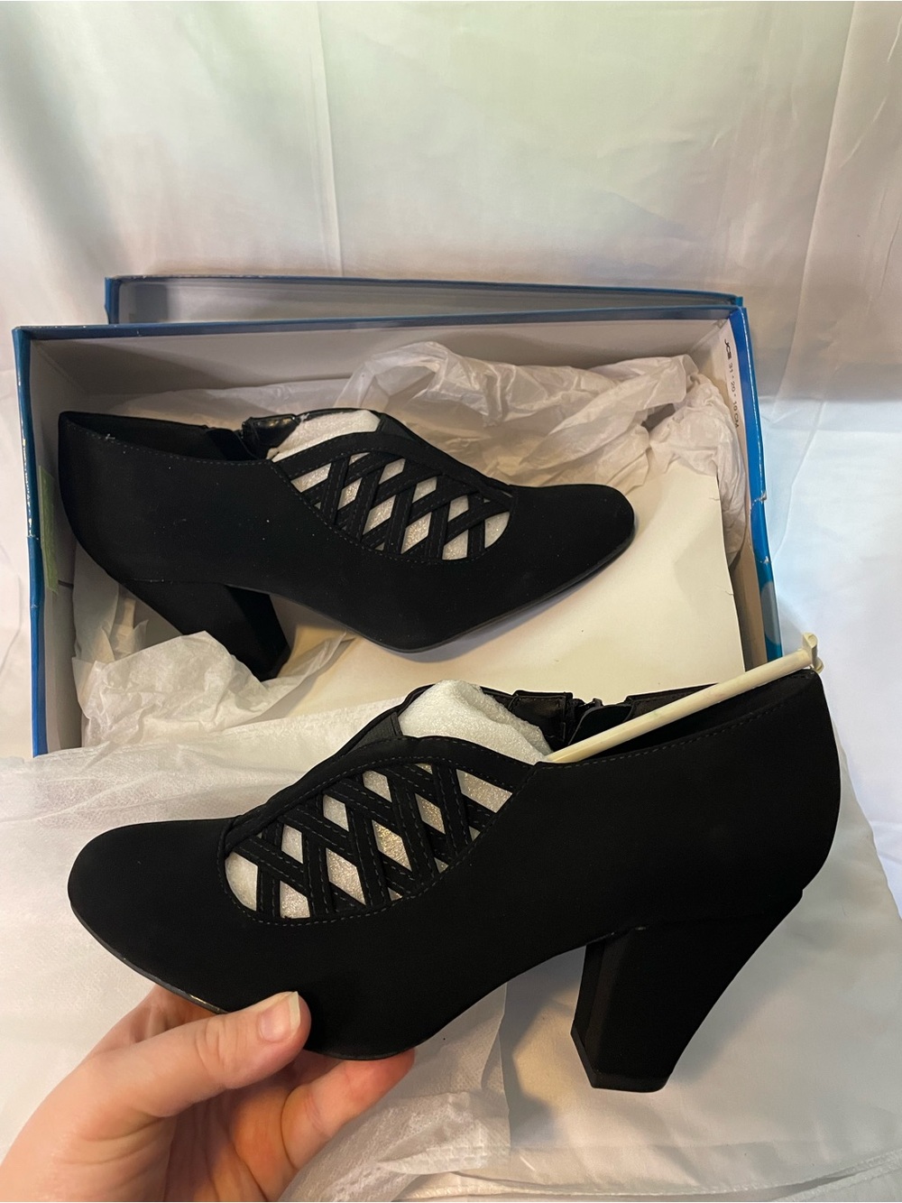 Women's Black Cutout Block Heel Dress Shoes easy street